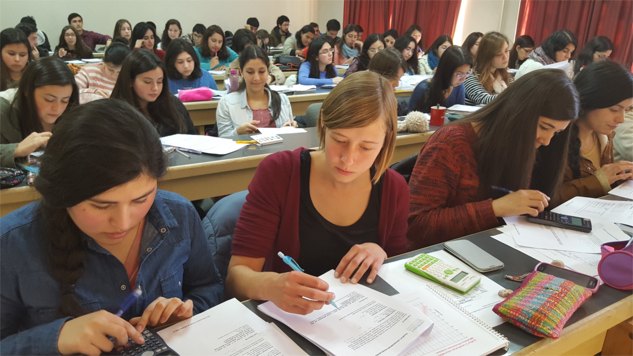 FACULTAD DE FARMACIA RECIBE A ESTUDIANTE ALEMANA POR INTERCAMBIO