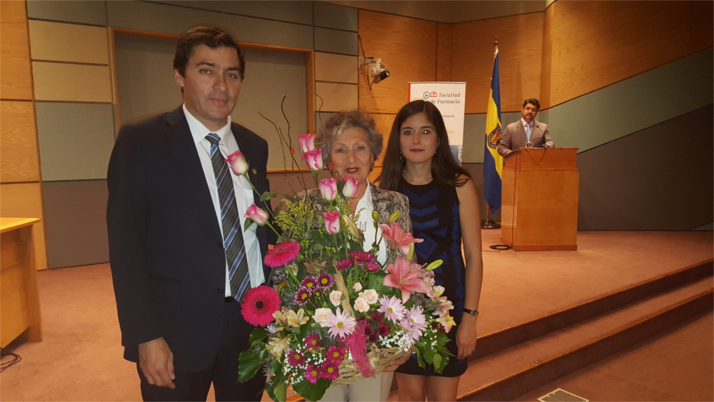 Estudiantes de Nutrición y Dietética reciben Despedida de Aulas y homenajean a profesora Durán