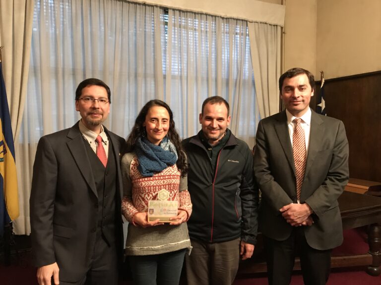 De izq a der: Prof. Felipe Zúñiga, Prof. Marcela Torrejón, Prof. Jorge Toledo y Decano Sr. Ricardo Godoy.