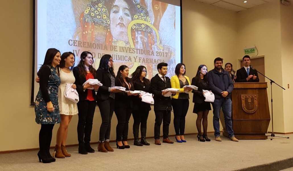 ESTUDIANTES DE QUÍMICA Y FARMACIA CELEBRARON PRIMERA CEREMONIA DE INVESTIDURA