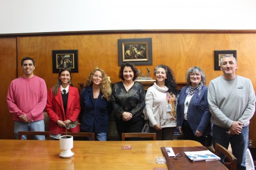 Directora del Departamento de Inmunidad y Cáncer del Instituto Curie fortalece vínculos de colaboración en inmunología con la UdeC