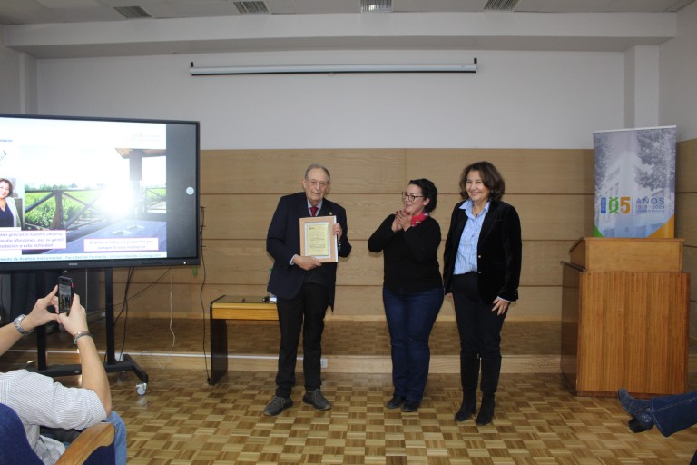 Facultad de Farmacia reconoció al Dr. Dietrich von Baer por sus 50 años de trayectoria académica