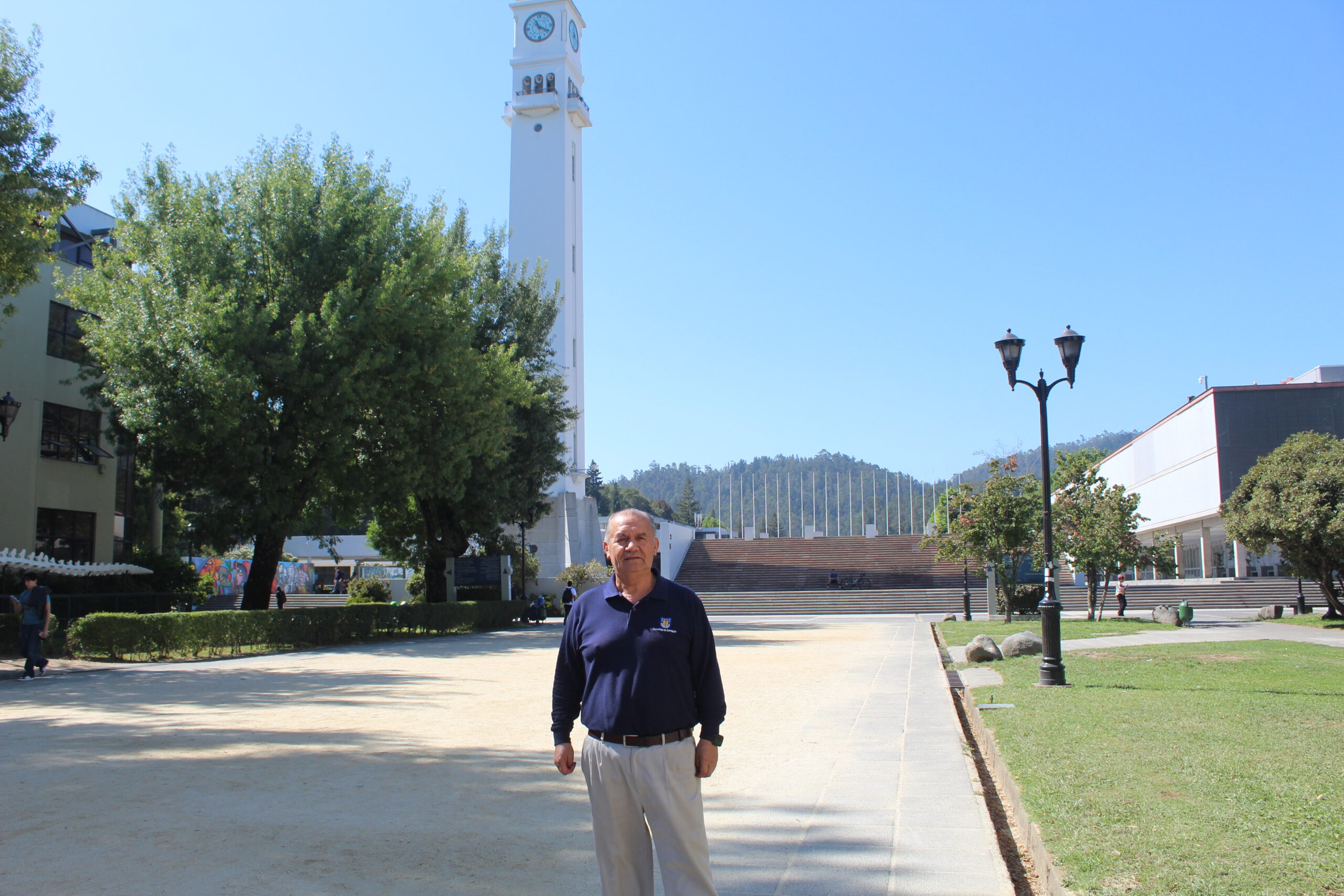 Jorge Muñoz Novoa: 50 años al servicio de la Facultad de Farmacia, una vida marcada por la vocación y el compromiso