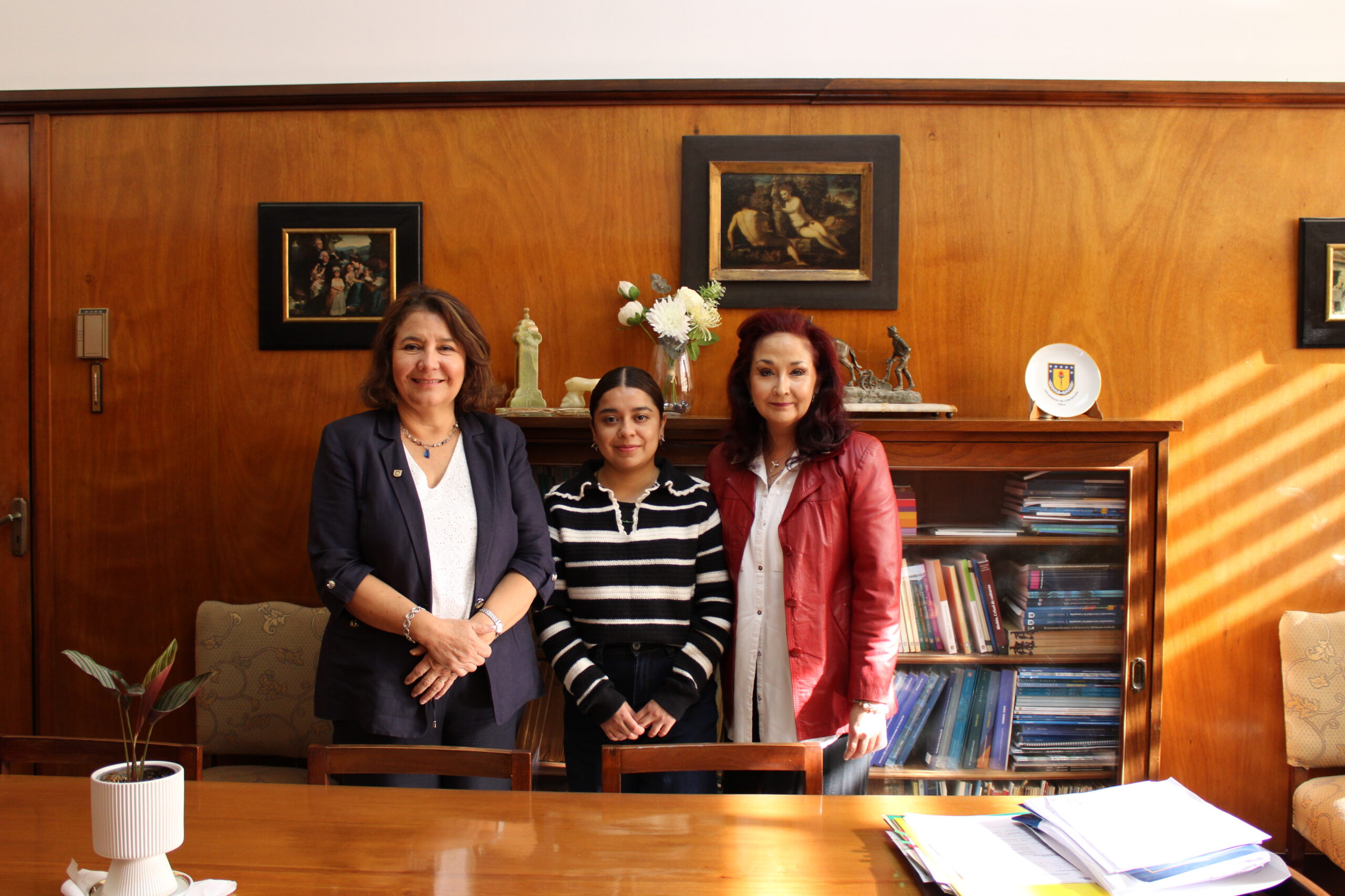 Estudiante mexicana desarrolla en la Facultad de Farmacia UdeC investigación sobre el efecto de lavanda en la presión arterial de pacientes en hemodiálisis