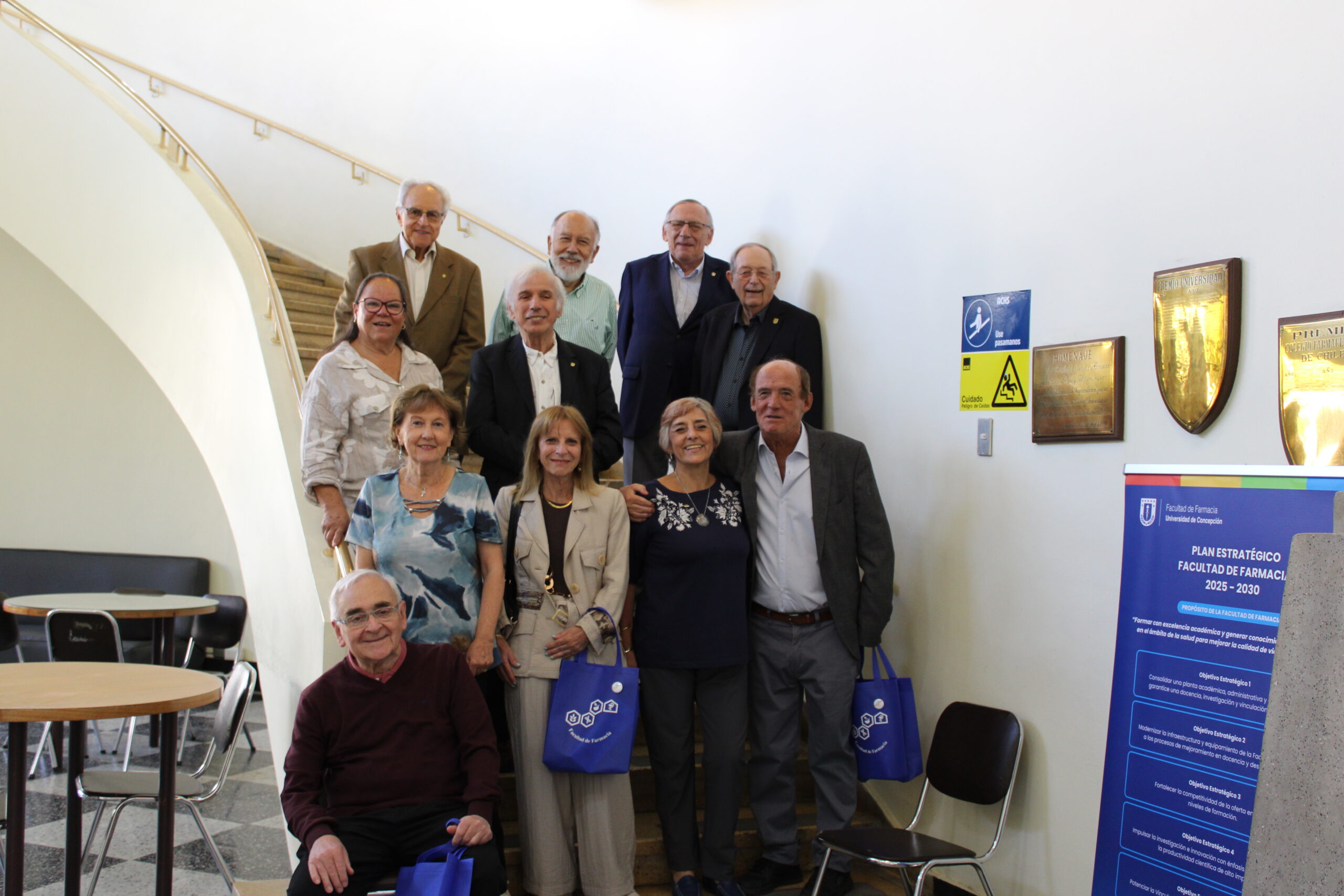 Egresadas y egresados de Bioquímica en los años 70 se reencuentran en la Facultad de Farmacia UdeC