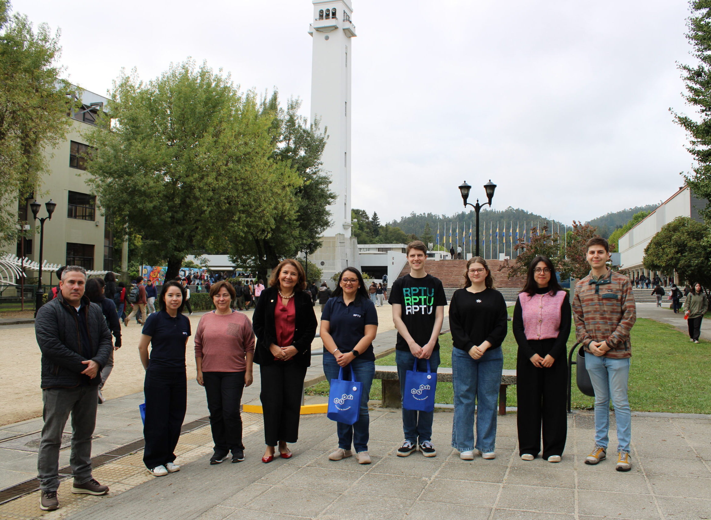 Fortalecimiento de la cooperación científica: Estudiantes de la Universidad de Kaiserslautern-Landau visitan la Facultad de Farmacia UdeC