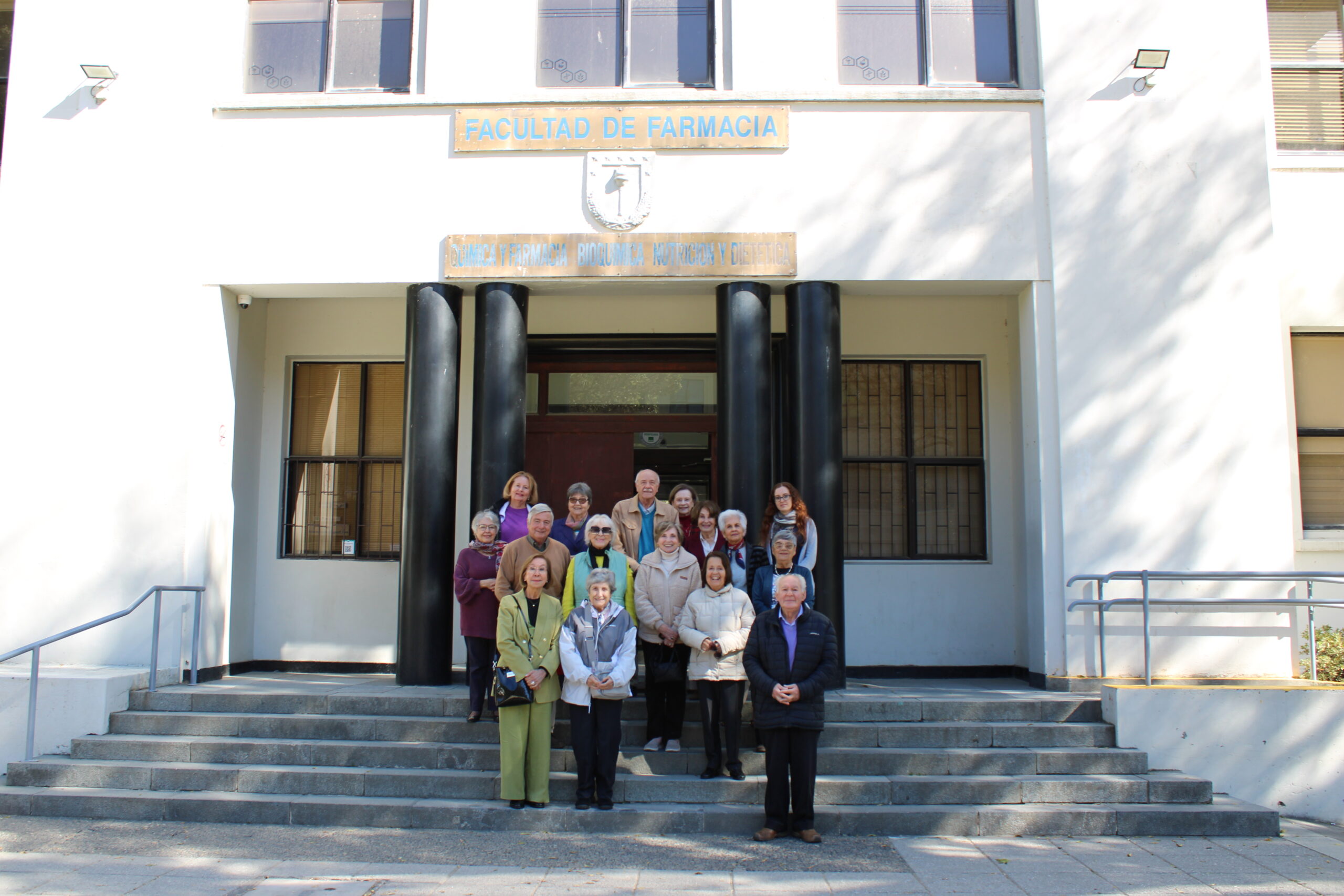 Generación 70 de Química y Farmacia y Bioquímica vuelve a su Alma Mater en emotiva jornada de reencuentro y aprendizaje