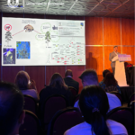 El Dr. Andy Pérez de Armas, del Departamento de Análisis Instrumental, presentó la charla: "Integrating metabolomics and MALDI-MS Imaging reveals the efficacy of a novel elicitation strategy to induce spatially resolved chemical defense in Eucalyptus"