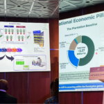 El Dr. Andy Pérez de Armas, del Departamento de Análisis Instrumental, presentó la charla: "Integrating metabolomics and MALDI-MS Imaging reveals the efficacy of a novel elicitation strategy to induce spatially resolved chemical defense in Eucalyptus"